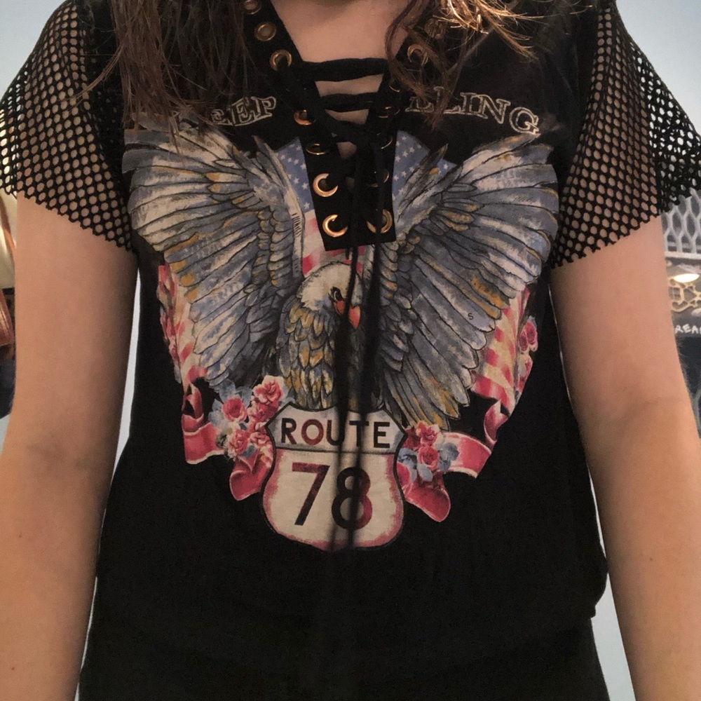 VINTAGE AMERICAN LACE UP TEE